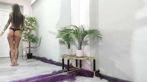 Maya online show from December 14, 5:35 am