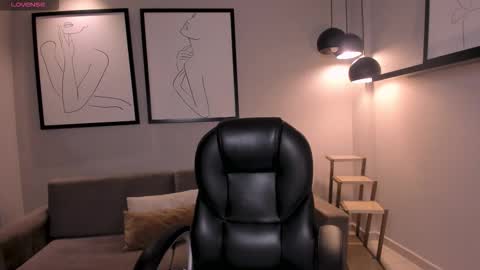 Snapshot of mayamoretti chatting on October 10, 4:06 am Maya online show from October 10, 4:06 am