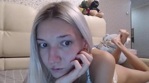 maybe_doll online show from October 27, 4:46 pm