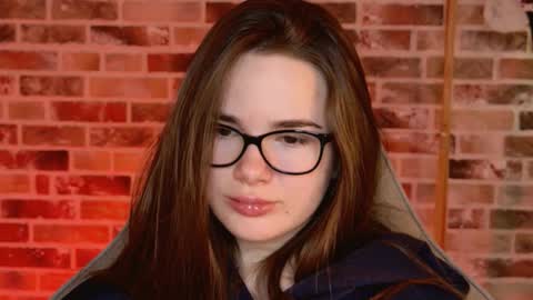 maybloom_ online show from February 12, 6:26 am