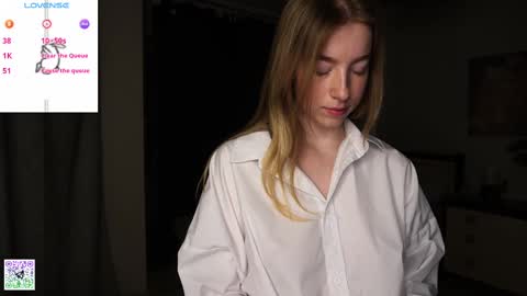Snapshot of maydaedgin chatting on February 26, 7:19 pm Violet online show from February 26, 7:19 pm