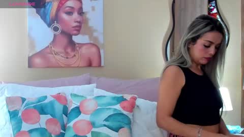 Snapshot of maylinfox chatting on February 25, 12:38 pm MaylinFox online show from February 25, 12:38 pm