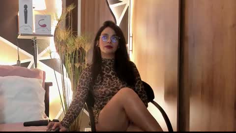 Snapshot of maylinfox chatting on October 9, 1:21 am MaylinFox online show from October 9, 1:21 am