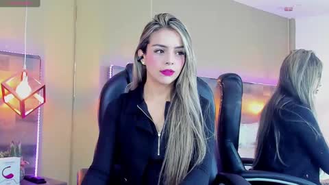 Snapshot of maylinfox chatting on January 7, 1:03 pm MaylinFox online show from January 7, 1:03 pm