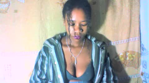 Snapshot of mayrah5 chatting on March 9, 5:44 am mayrah online show from March 9, 5:44 am