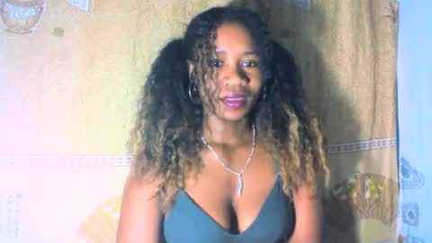 Snapshot of mayrah5 chatting on February 21, 5:24 am mayrah online show from February 21, 5:24 am
