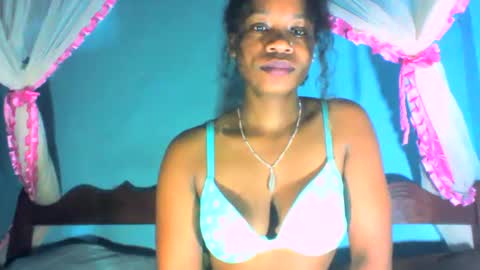 Snapshot of mayrah5 chatting on March 5, 4:35 pm mayrah online show from March 5, 4:35 pm