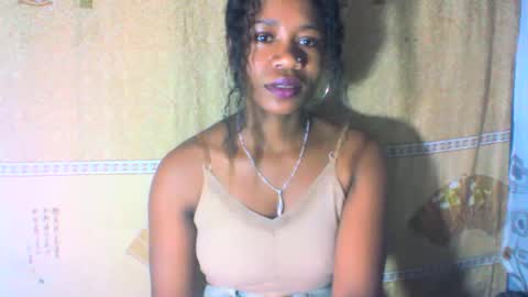 Snapshot of mayrah5 chatting on February 26, 5:24 am mayrah online show from February 26, 5:24 am