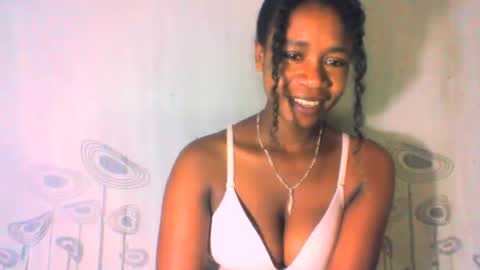 Snapshot of mayrah5 chatting on February 1, 6:10 am mayrah online show from February 1, 6:10 am