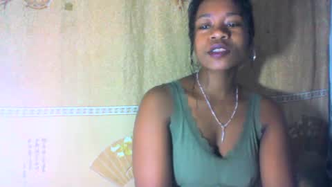 Snapshot of mayrah5 chatting on February 17, 5:14 am mayrah online show from February 17, 5:14 am
