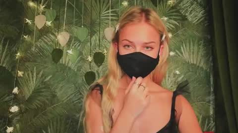 meeeewmeeeeow online show from November 2, 10:24 pm