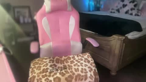 Snapshot of meetsouthernpeach chatting on October 8, 3:44 am Southern Peach online show from October 8, 3:44 am