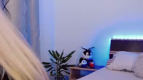 Megan Blazee  online show from February 18, 10:47 pm