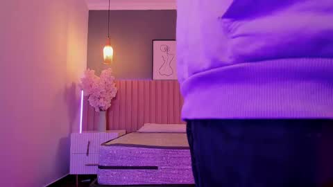     online show from February 3, 12:57 pm