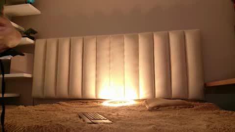     online show from December 19, 12:08 pm