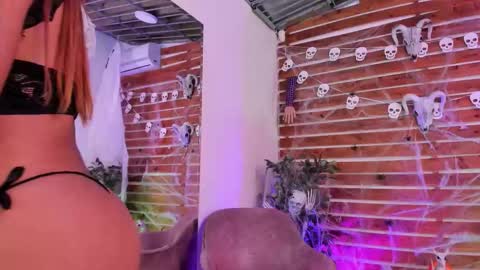 Snapshot of megan_raiin chatting on October 16, 8:39 am megan_raiin online show from October 16, 8:39 am