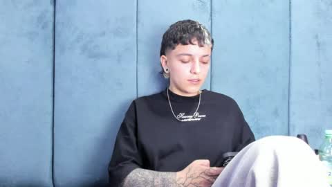 megan_thompsonn_ online show from June 23, 2:20 am