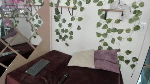 Snapshot of megan_xoxo1 chatting on January 9, 12:52 pm Megan online show from January 9, 12:52 pm