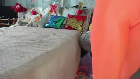Snapshot of meganfox3325 chatting on February 20, 7:55 am Nicki--------- Welcome to my Room online show from February 20, 7:55 am