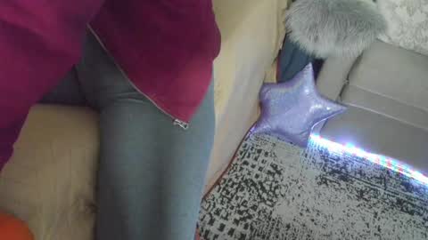 Snapshot of meganfox3325 chatting on February 23, 5:56 pm Nicki--------- Welcome to my Room online show from February 23, 5:56 pm