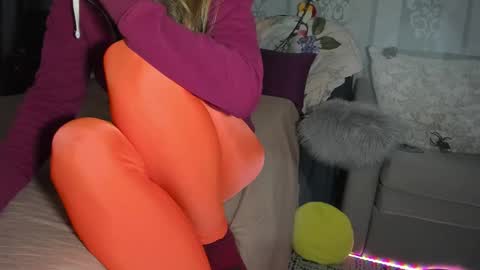 Snapshot of meganfox3325 chatting on October 19, 6:54 pm Nicki--------- Welcome to my Room online show from October 19, 6:54 pm