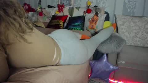 Snapshot of meganfox3325 chatting on February 27, 5:58 pm Nicki--------- Welcome to my Room online show from February 27, 5:58 pm