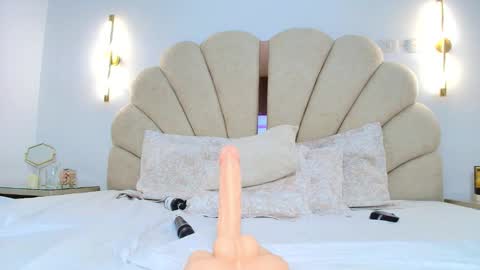 Meghan  online show from November 4, 11:43 pm