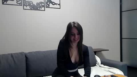 meladams online show from December 16, 12:04 am