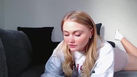 Snapshot of melani_a chatting on September 28, 2:44 pm Melania online show from September 28, 2:44 pm