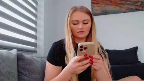 Melania online show from February 12, 11:12 am