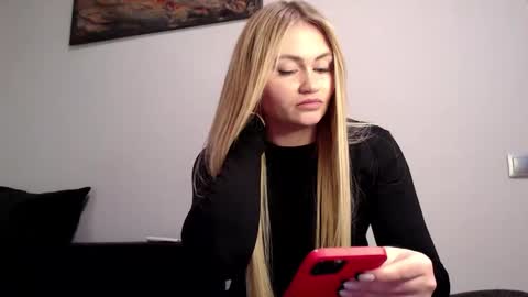 Snapshot of melani_a chatting on December 5, 4:34 pm Melania online show from December 5, 4:34 pm