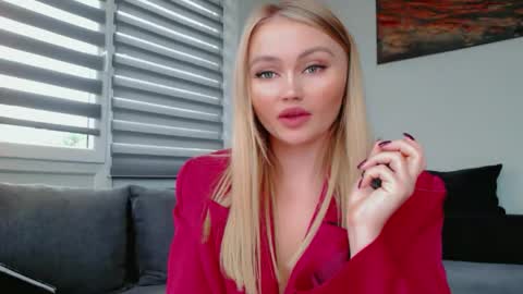 Snapshot of melani_a chatting on October 14, 11:02 am Melania online show from October 14, 11:02 am