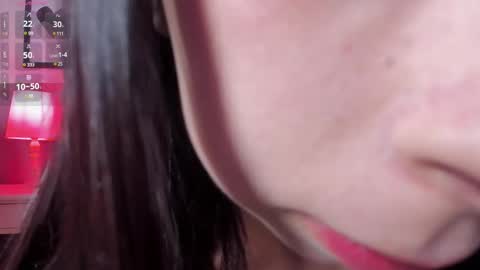 Snapshot of melanie__hills chatting on February 20, 11:42 am Melanie online show from February 20, 11:42 am