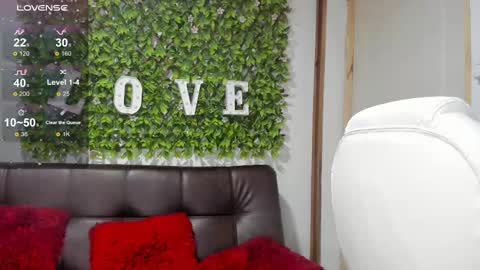 Snapshot of melanie_hh chatting on February 23, 4:11 am Melanie online show from February 23, 4:11 am