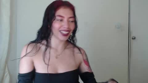 Snapshot of melanie_roux_ chatting on February 16, 6:10 pm Melanie roux online show from February 16, 6:10 pm