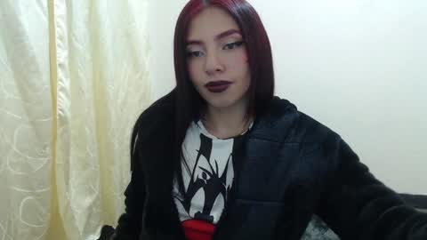 Snapshot of melanie_roux_ chatting on January 23, 3:01 pm Melanie roux online show from January 23, 3:01 pm