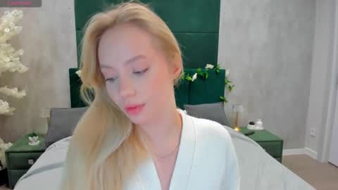 Melanie online show from November 11, 1:12 am