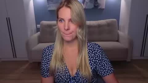 Melanie Bennett online show from August 2, 9:12 am