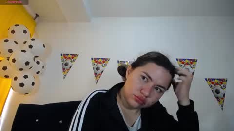 Melanie Parker online show from June 23, 12:58 pm