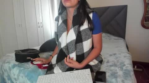 Melany online show from November 6, 8:15 pm