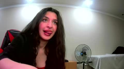 melena_caramel online show from May 21, 7:01 pm