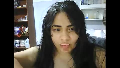 melgomezz online show from October 29, 1:10 am