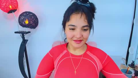    Independent model online show from March 3, 9:04 am