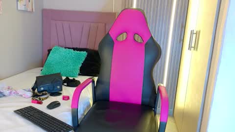 meli_peach online show from November 7, 8:03 pm