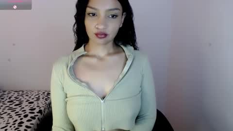 Snapshot of melinna706702 chatting on February 17, 5:23 pm melinna706702 online show from February 17, 5:23 pm