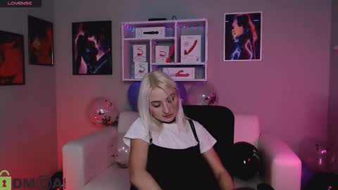 Snapshot of melisa_white1 chatting on October 20, 7:28 pm Melisa online show from October 20, 7:28 pm