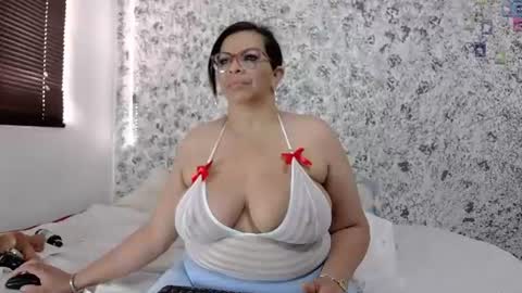 melisajoness online show from August 2, 12:08 pm