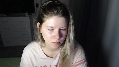 Melissa  Ray online show from February 21, 7:21 pm