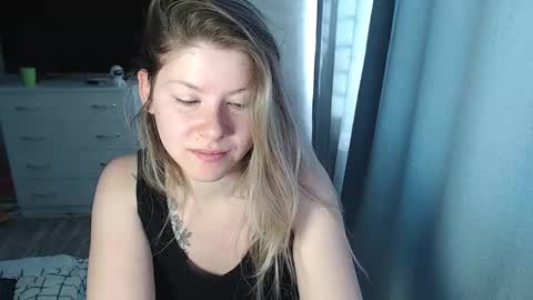 Melissa  Ray online show from March 11, 5:57 am