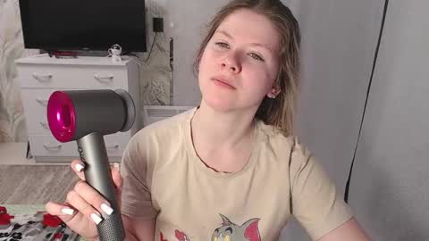 Melissa  Ray online show from February 21, 2:50 am